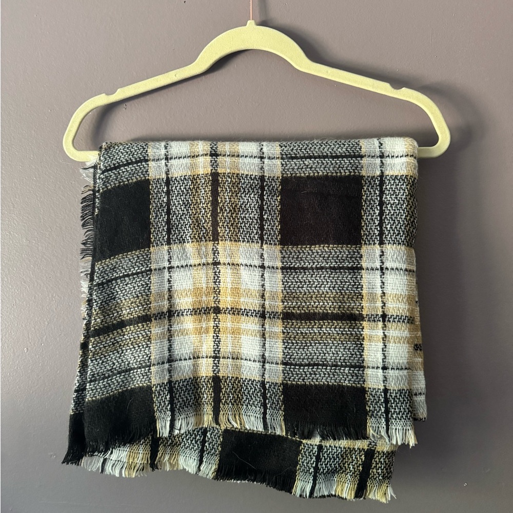 New wool like scarf/shawl